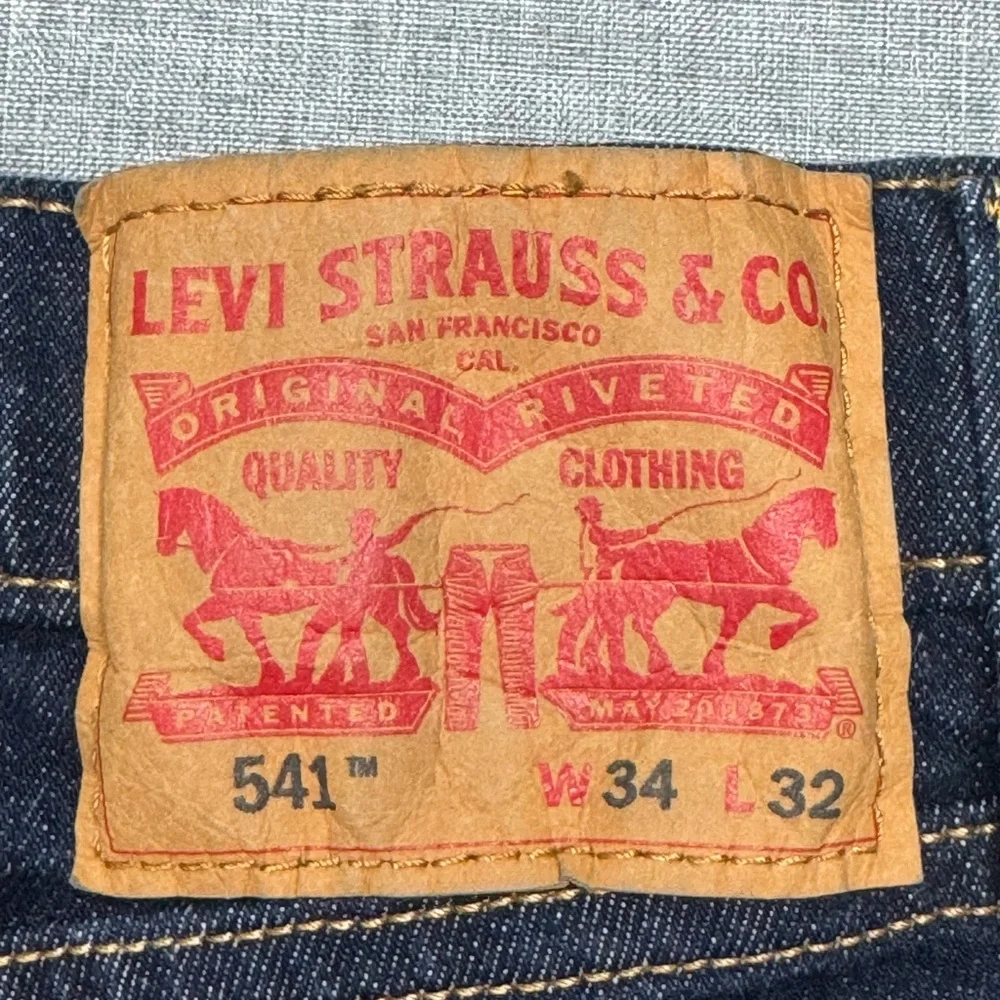 Levis sleek dark
